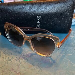 GUESS Women's Transparent and Brown Sunglasses  Cat eye w Black Guess Pouch